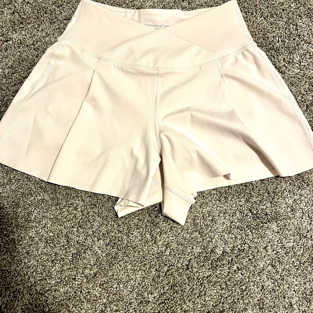 Yogalicious Women's Light Cream Skorts